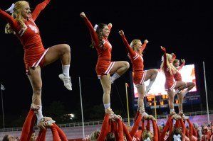 HomecomingCheerleaders2