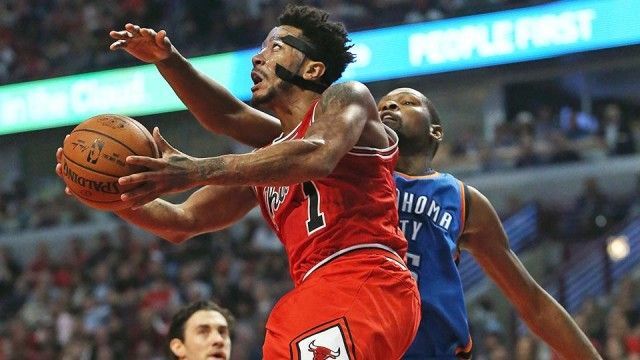 Derrick Rose goes for a lay-up at Thursday's game against Oklahoma City Thunder. Photo Credit: Sports Illustrated.