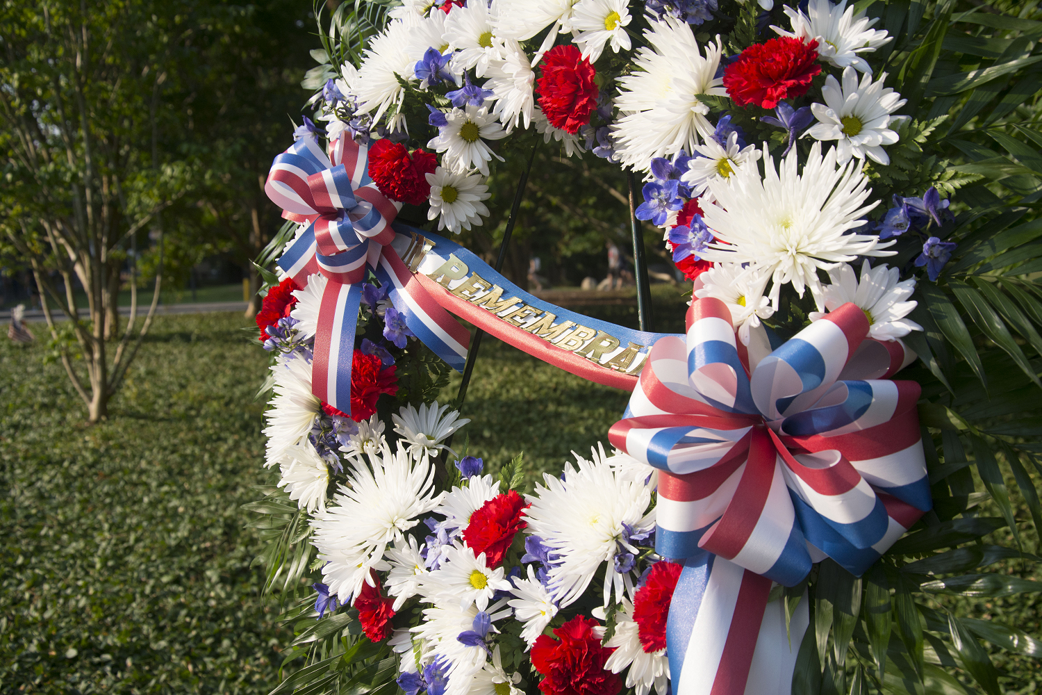 The commemoratory  wreath was moved to the remembrance grove after the school bell tolled 21 times in honor of the fallen alumni.